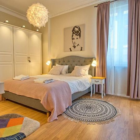 Apartment Audrey By Sofiaspot - Central, Metro To Airport Bagian luar foto