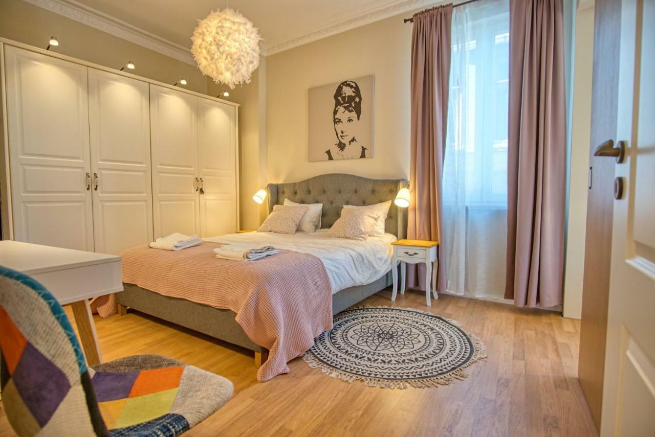 Apartment Audrey By Sofiaspot - Central, Metro To Airport Bagian luar foto